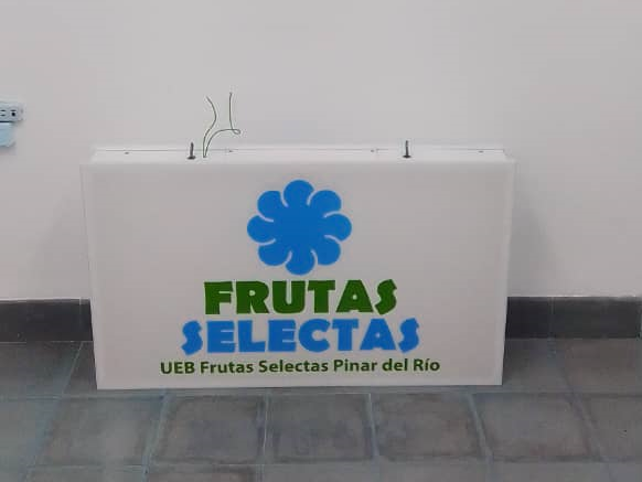 Caja lumínica rectangular a dos caras, de 1.00 × 0.60 m
