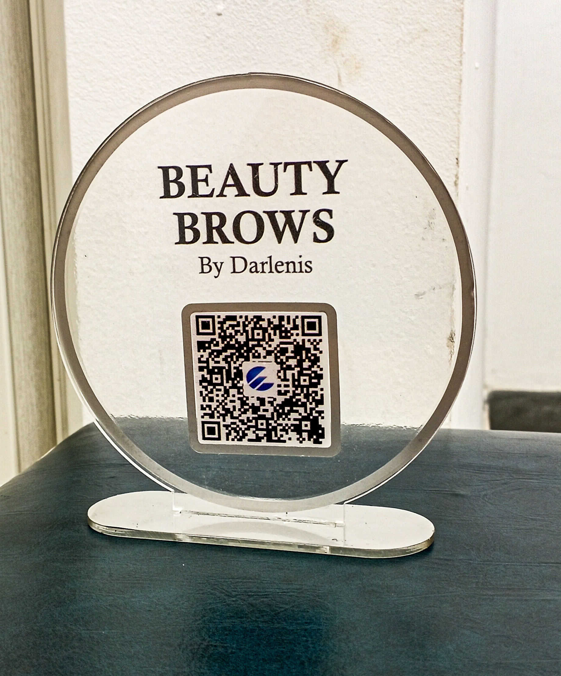 Codigo QR  en acrilico de 3mm de 15 cm de diametro
